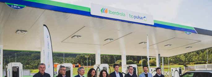 assets/images/articulos/iberdrola--bp-pulse-y-clun-inauguran-el-primer-hub-de-recarga-ultrarrapida-en-ribadeo-lugo-1761821389.jpg