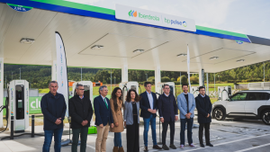 Equipo profesional en presentación corporativa