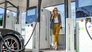 La recarga pública gana peso en los viajes de verano y la utiliza el 83% de los conductores de vehículos eléctricos