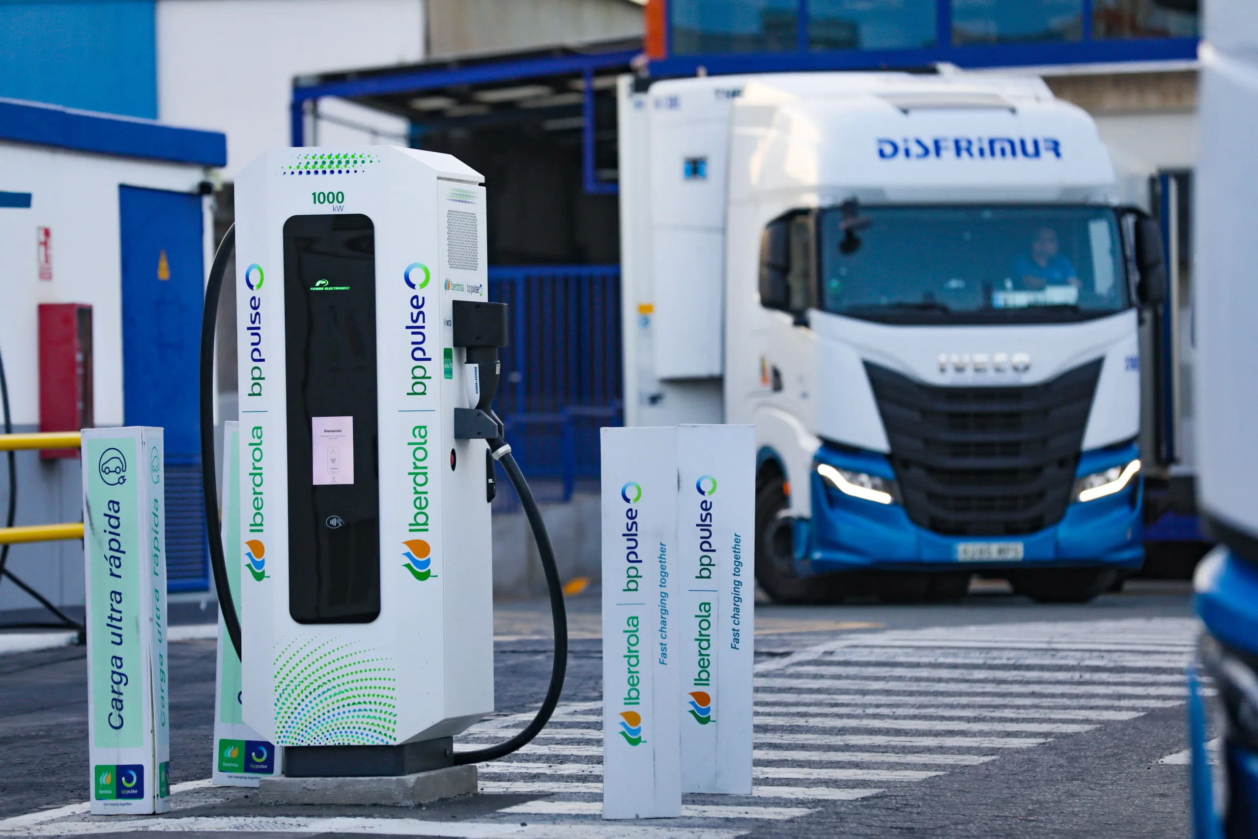 Iberdrola | bp pulse y Disfrimur amplían su acuerdo para desplegar nuevas estaciones de recarga para vehículos pesados